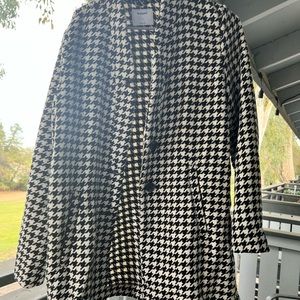 Old Navy Houndstooth Print Coat Size Medium